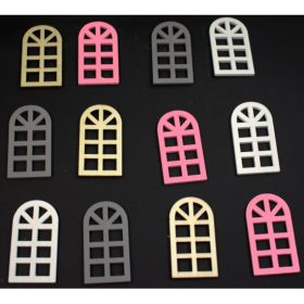 Fig. Ajtó 3x5,5cm Nat/Feh/Szü/R