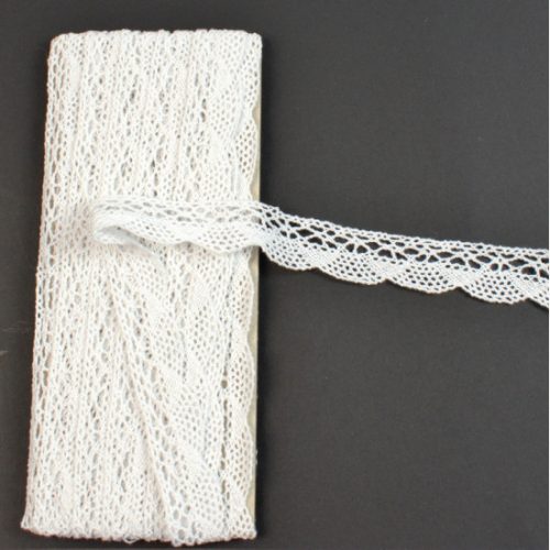 Csipke asszim. 2cm 8. fehér