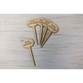   Natúr fa - Beszúrós "Boldog születésnapot!" gravírozott tábla 9cm 5db/csomag