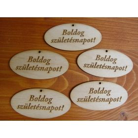   Natúr fa - "Boldog Születésnapot" gravírozott ovál táblák 4x8cm 5db/csomag